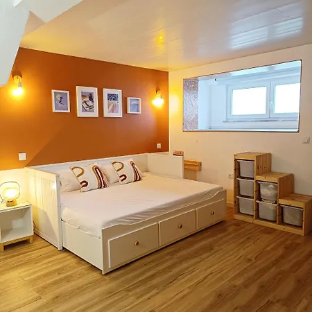 Supertubos House Peniche 4*