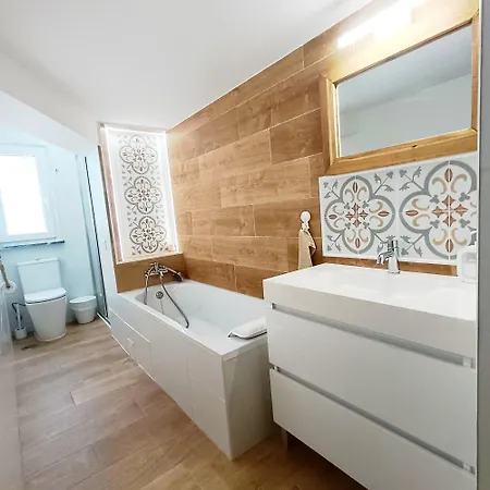 Supertubos House Peniche 4*