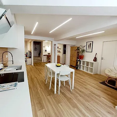 Supertubos House Peniche Bed & Breakfast