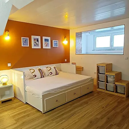 Supertubos House Peniche 4*