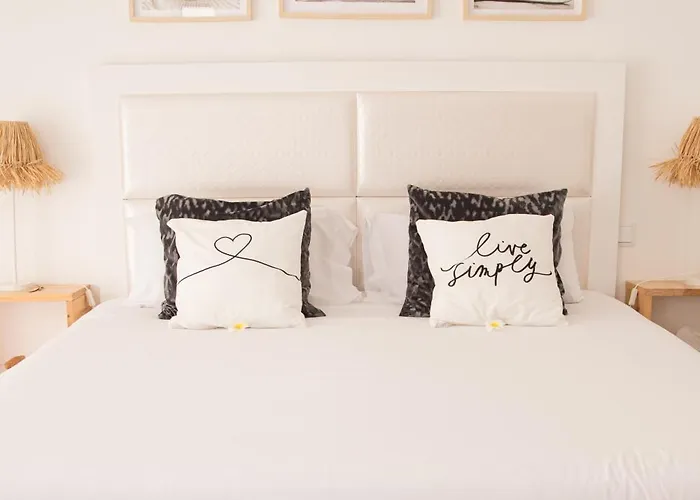 Bed & Breakfast Supertubos House Peniche